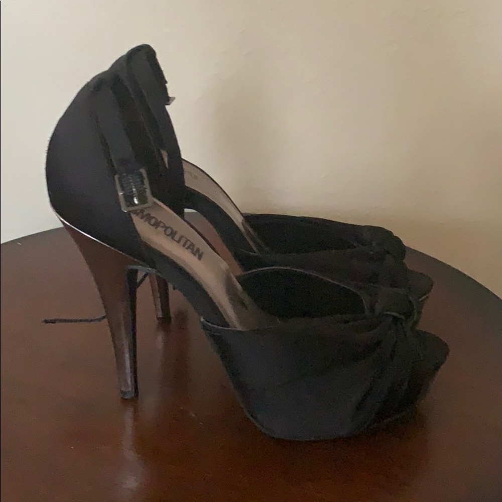 Black Platform Pumps